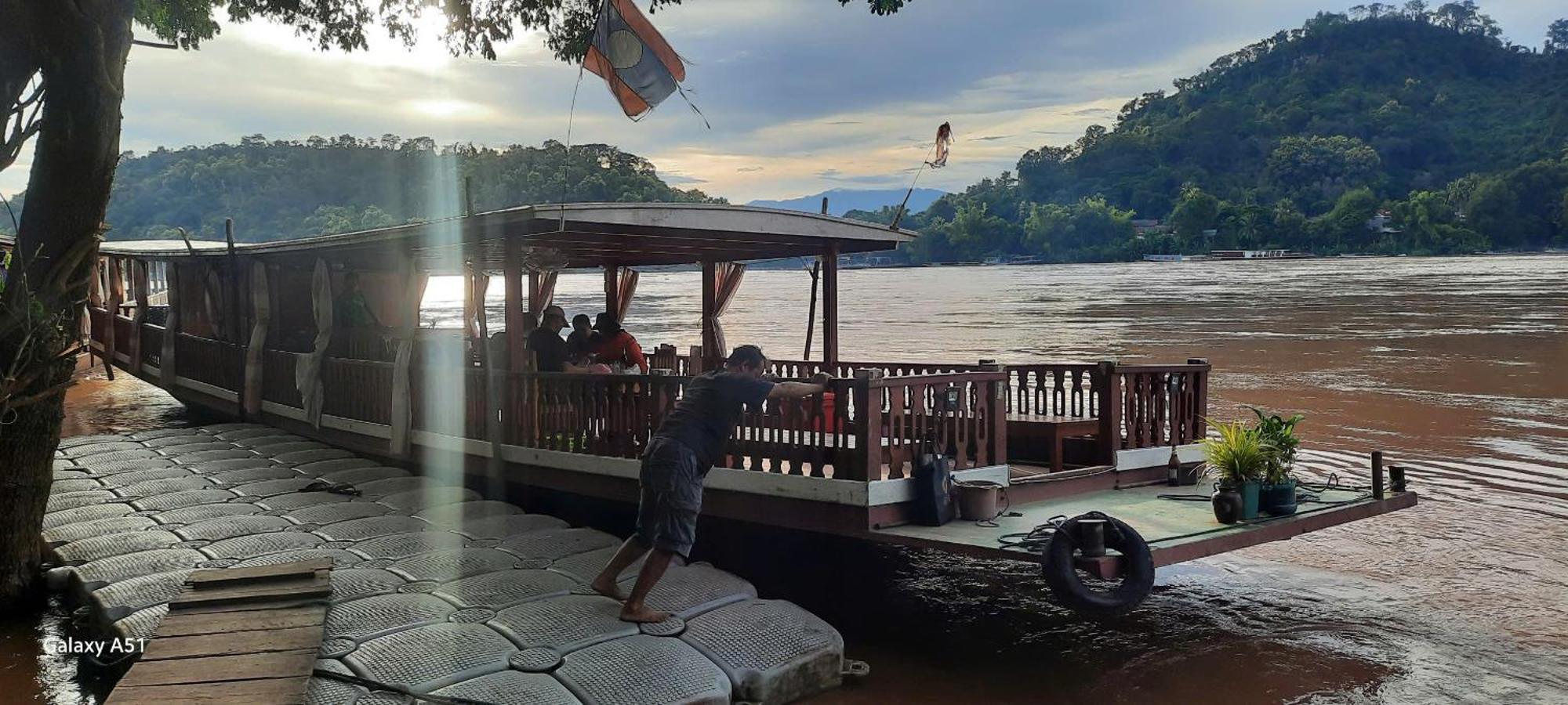 Aurora Backpackers Hostel Luang Prabang Exterior foto
